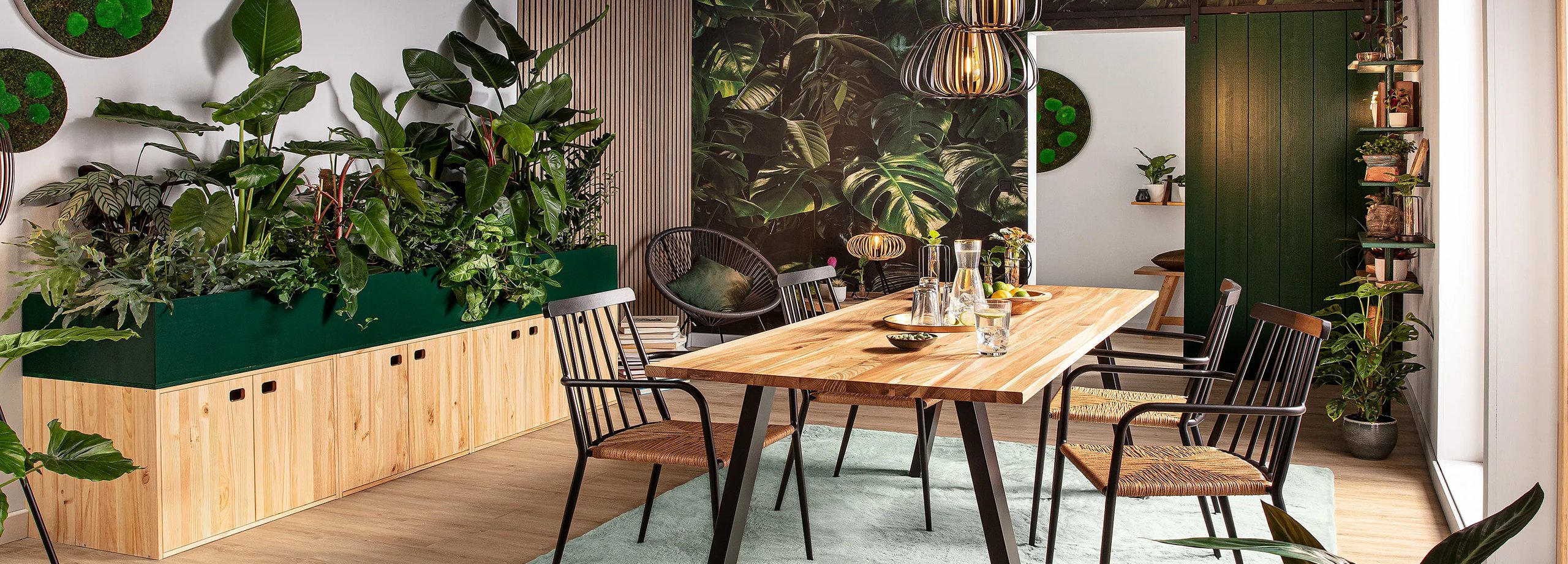 Naturverbunden im biophilen Design einrichten
