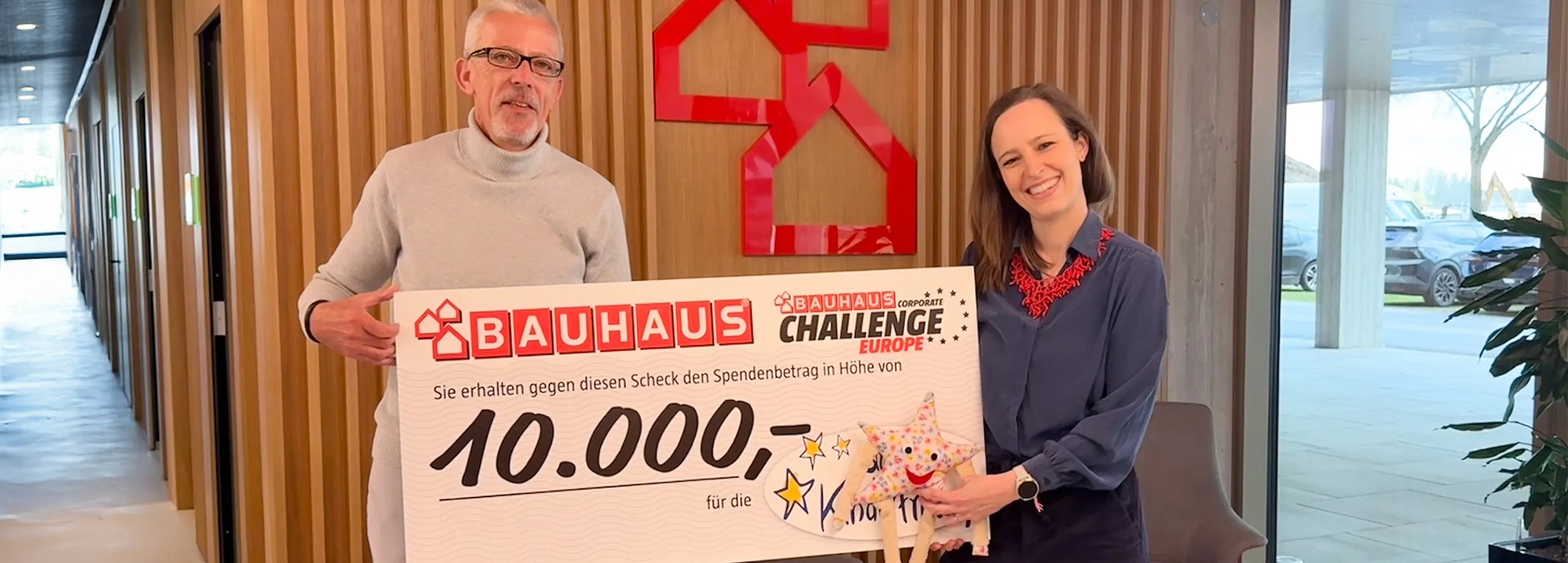 Spendenübergabe für Stiftung Kindertraum