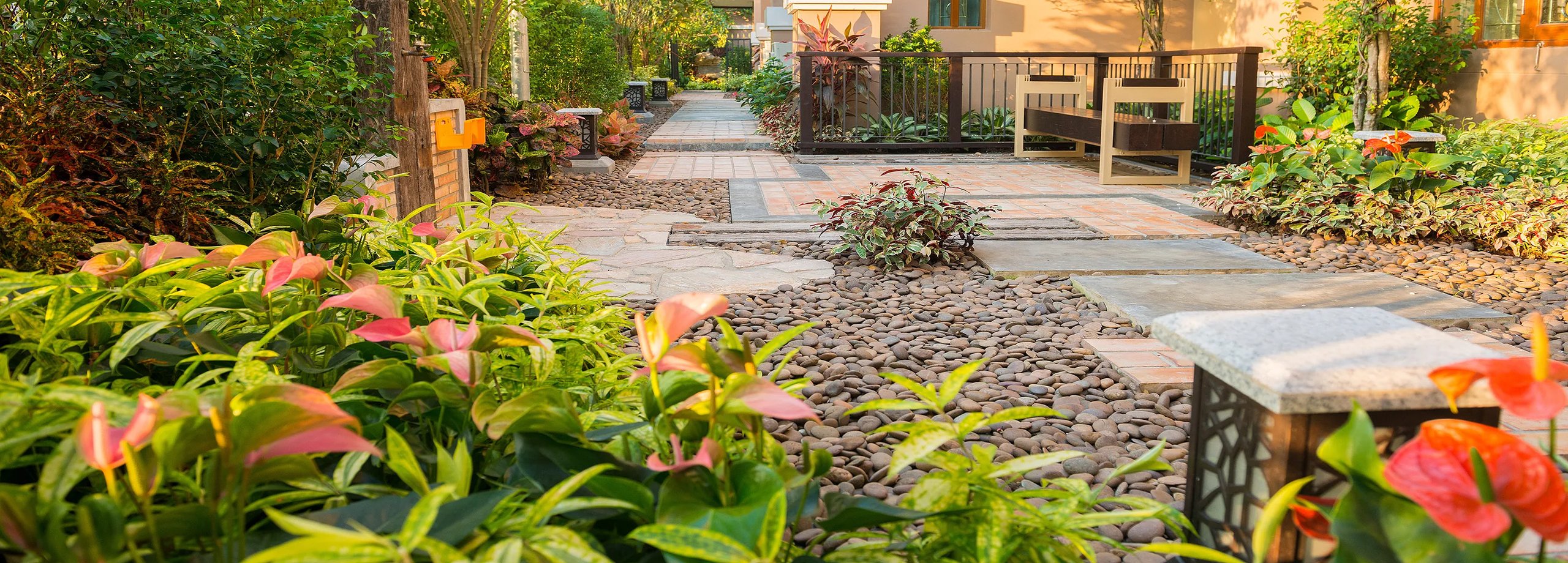 Gartenkies & Splitt in Großmengen für den Garten