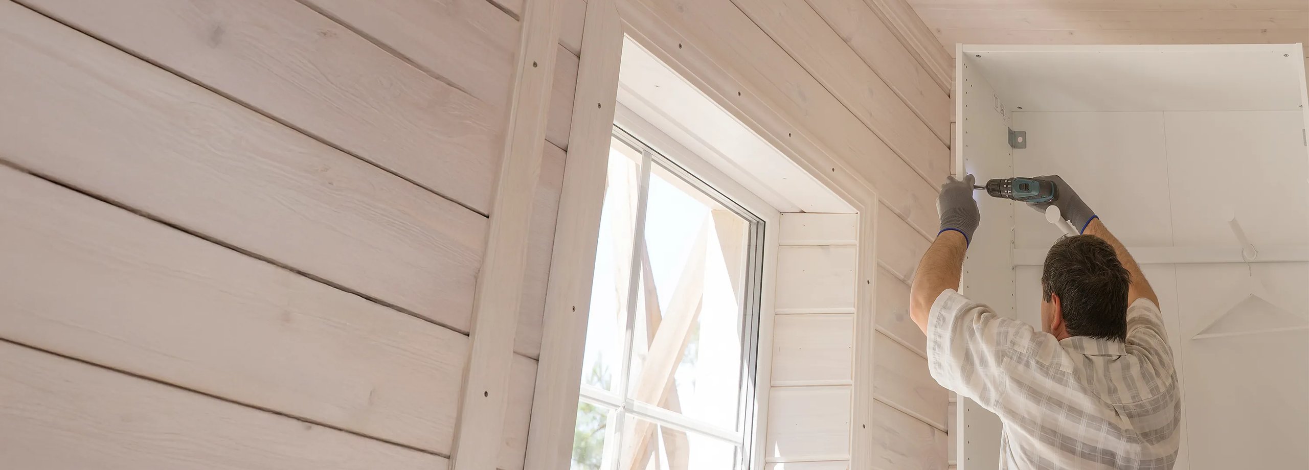 Schrank sicher an der Wand befestigen