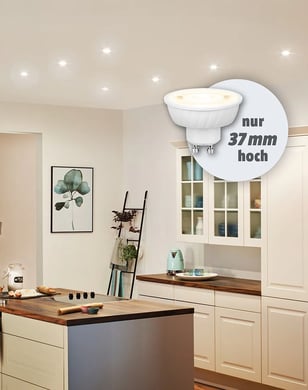 Kompakter LED-Einbaustrahler, nur 37 mm hoch, nahtlos in eine moderne Küchendecke integriert.