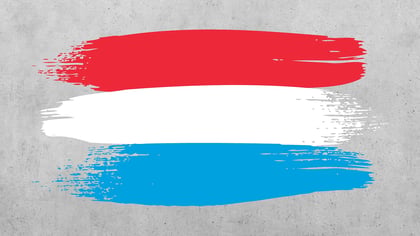 Representación a pinceladas de la bandera de Luxemburgo (rojo, blanco, azul claro).