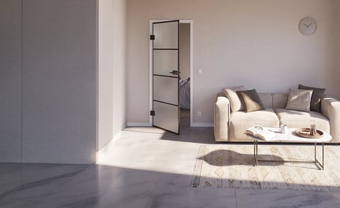 Zu den Glastüren von Room Plaza