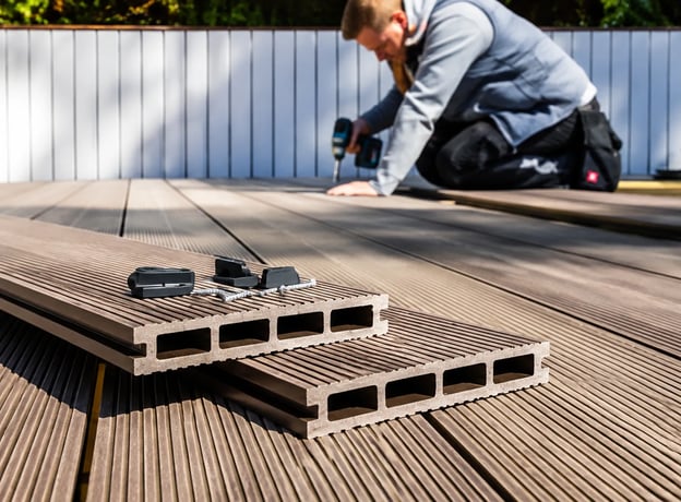 INSTALACIÓN DE SUELO EXTERIOR COMPOSITE/MADERA