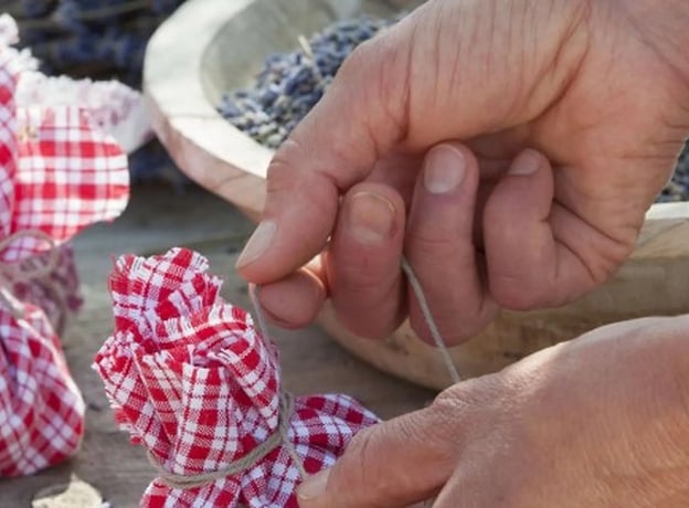 Paso 3: Cerrar las bolsitas de la lavanda