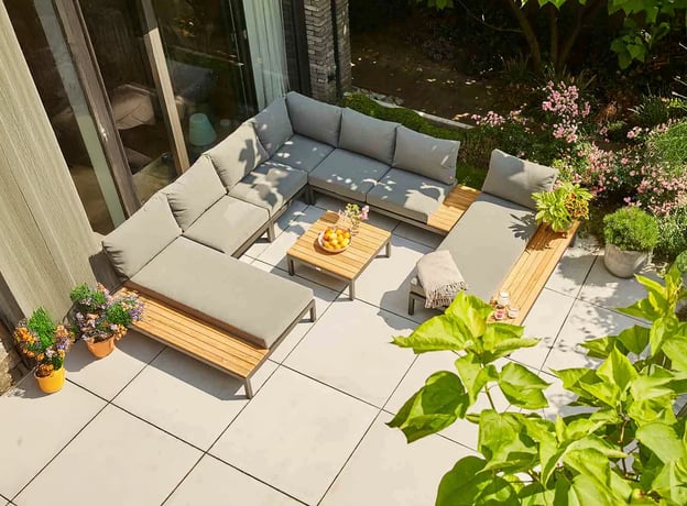 Holz, Aluminium, Kunststoff, Polyrattan – welches Gartenmöbel-Material ist das richtige?