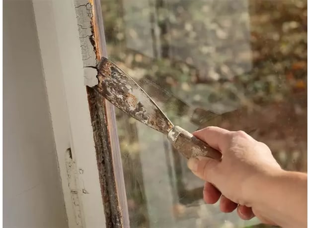 ¿Cómo se puede renovar la masilla de ventanas antiguas?