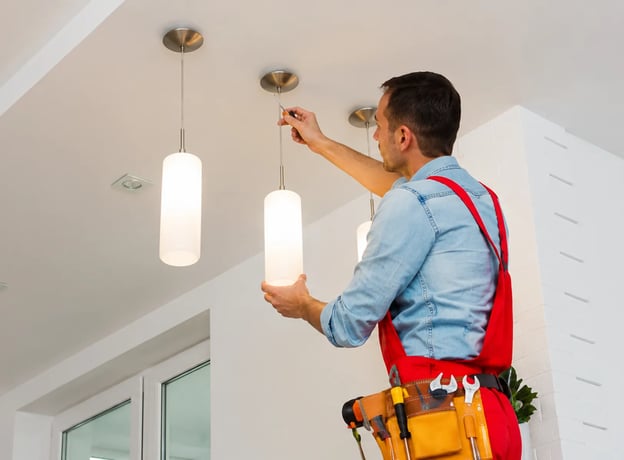 INSTALACIÓN DE PANELES, LÁMPARAS Y DOWNLIGHTS