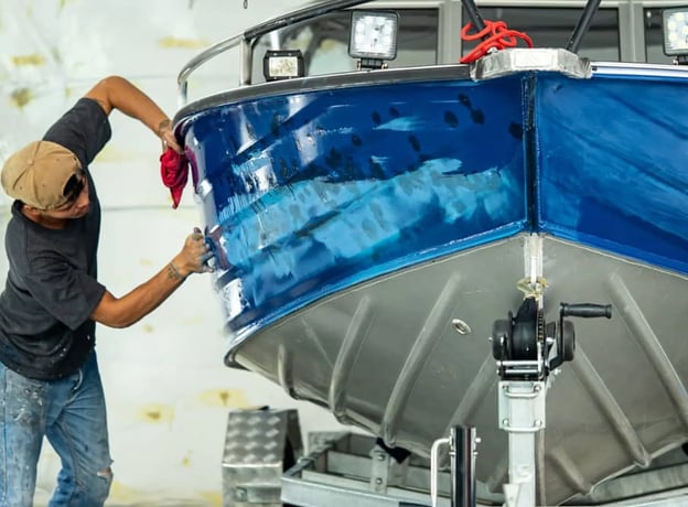¿Cómo elegir el tipo de pintura a la hora de pintar tu barco?