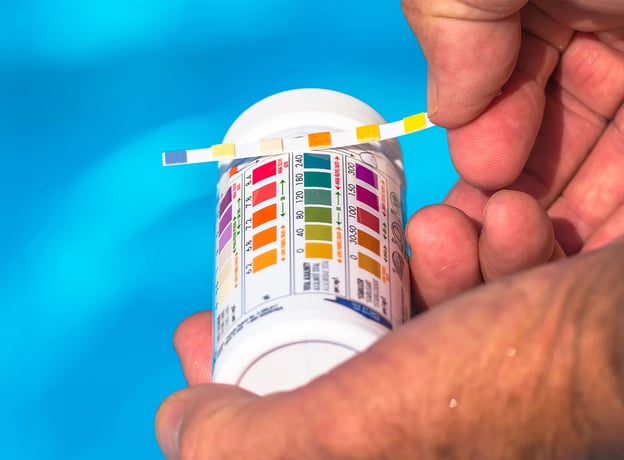 Was passiert, wenn der pH-Wert Ihres Pools zu niedrig ist?
