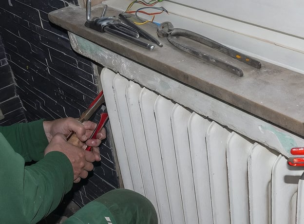 Arbeiten im Haus vor der Installation der Wärmepumpe