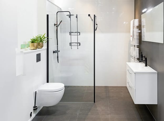 Kleines Gäste-WC mit Dusche
