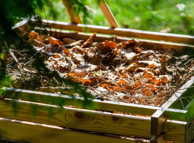 2. Gartenabfälle und Laub kompostieren