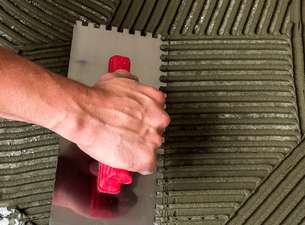 4. Schritt: Kleber anrühren und auftragen