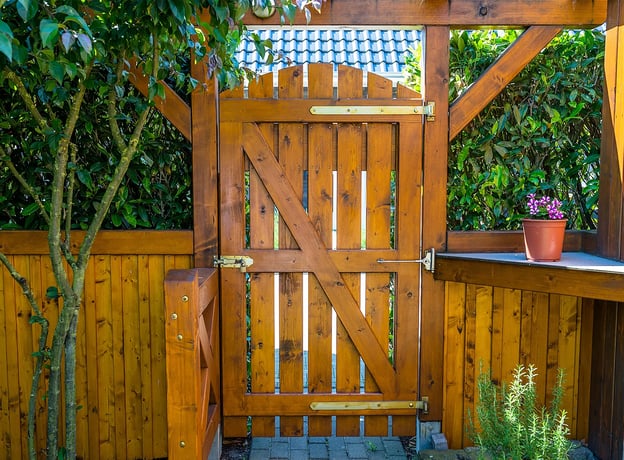 Worauf sollte man beim Selberbauen eines Gartenzaunes achten?