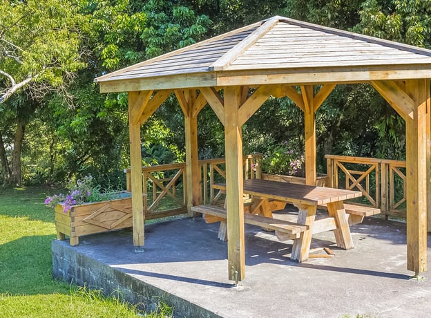 Welche Holzarten sind am besten für einen Pavillon geeignet?