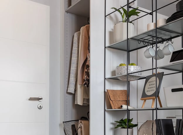 Wie wird in der Einraumwohnung Ordnung gehalten?