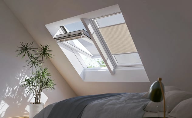 Zu den Plissees für Sichtschutz von Velux