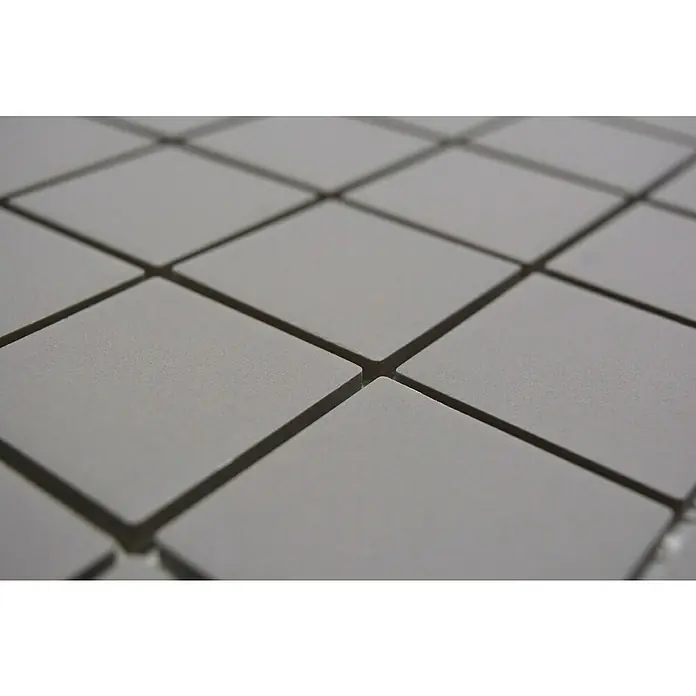 Mosaikfliese Quadrat Uni CU 203 - 29,8 x 29,8 cm, Hellgrau, Matt - Nahaufnahme von modernen, grauen quadratischen Fliesen, die ein minimalistisches und stilvolles Design für jeden Raum bieten.