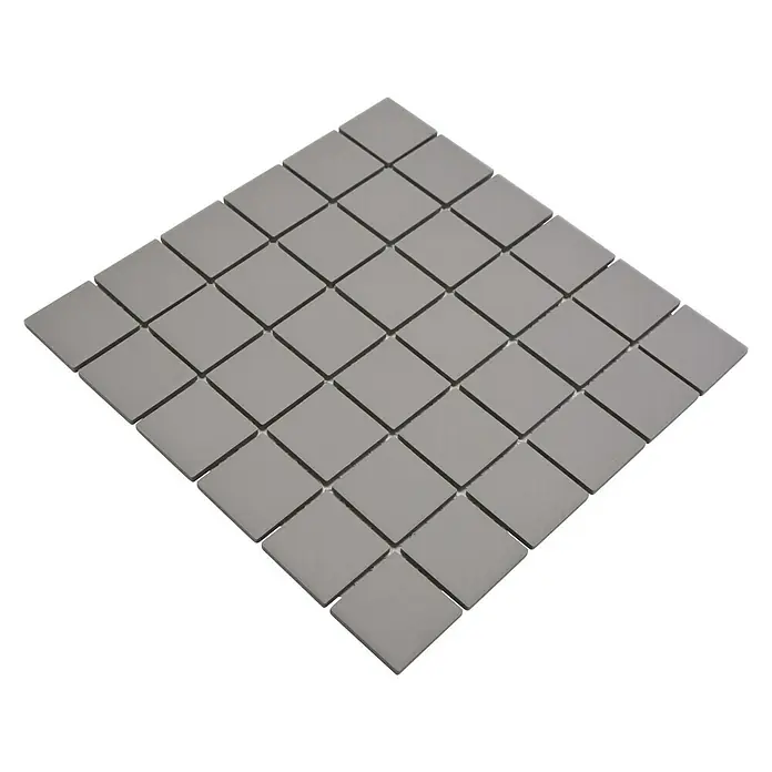 Mosaikfliese Quadrat Uni CU 203 - 29,8 x 29,8 cm, Hellgrau, Matt - Graue Mosaikfliesen auf einem Blatt, ideal für Badezimmer, Küchen oder als dekoratives Element. Vielseitig und stilvoll.