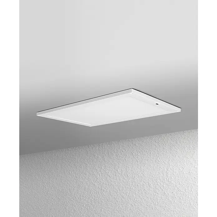 Ledvance LED-Unterbauleuchte Cabinet Sensor - 30 x 20 x 0,8 cm, 7,5 W, Warmweiß, Gesamtstückzahl: 1 Stk. - Diese Aufnahme zeigt eine elegante, rechteckige LED-Deckenleuchte, die ein modernes und minimalistisches Design in Weiß präsentiert.