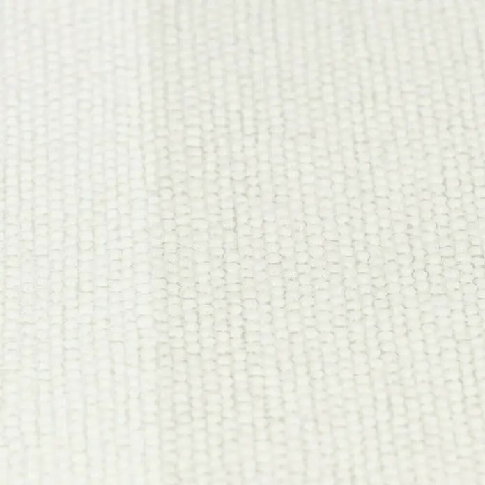 Rasch Tapetenwechsel Vliestapete Streifen - Creme, Streifen, 10,05 x 0,53 m - Nahaufnahme eines weißen, strukturierten Stoffes, ideal für Textilien oder Hintergründe, der eine weiche und gleichmäßige Oberfläche zeigt.