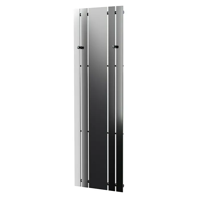 Admiral Designheizkörper Tokio - B x H: 550 x 1.800 mm - Hier ist ein Bild von einem schlanken, modernen Heizkörper mit glatter Metalloberfläche und dezenten Befestigungsdetails.
