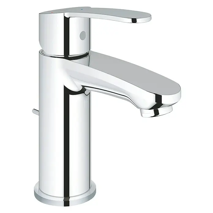 Grohe Eurostyle Cosmopolitan Waschtischarmatur S-Size - Chrom, Glänzend, Höhe: 15,8 cm, Mit Energie-Sparfunktion - Nahaufnahme einer eleganten Chrom-Waschtischarmatur mit modernem Design und klaren Linien vor schwarzem Hintergrund.