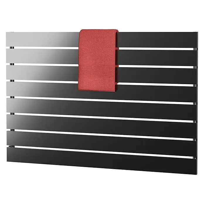 Admiral Designheizkörper Rom - B x H: 1.000 x 630 mm, Wärmeleistung bei Vorlauftemperatur von 75 °C (D: 50): 631 W, Chrom Effekt - Schwarzer Handtuchwärmer mit rotem Handtuch. Das Produkt ist ein Handtuchwärmer mit einem modernen Design.