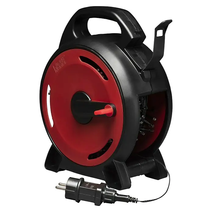 Konstsmide LED-Lichterkette Compactlights - Außen, Lichtfarbe: Bernstein, Anzahl Leuchtmittel: 600 Stk., Netzbetrieben, 13,18 m - Das Bild zeigt eine rote und schwarze Kabeltrommel mit einem Stecker. Sie ist tragbar und ideal für den Einsatz im Innen- und Außenbereich.