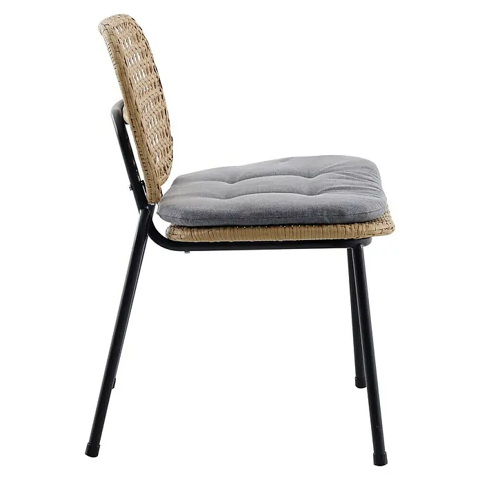 Sunfun Melina Silla de jardín - Polietileno / polipropileno, Apilable, Marrón, An x Pr x Al: 54 x 59 x 82 cm - Primer plano de una silla con asiento de ratán, tapicería gris y estructura de metal negro sobre fondo negro.
