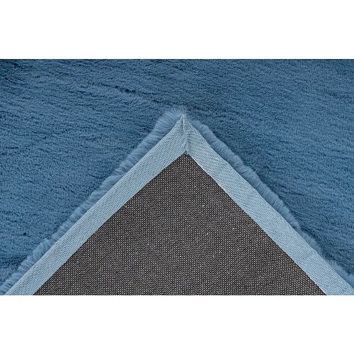 Fellteppich Happy - Himmelblau, 290 x 200 cm, 100 % Polyester (Flor) - Nahaufnahme eines weichen, blauen Teppichs mit einer stabilen, gewebten Unterseite, der Komfort und Haltbarkeit vereint.