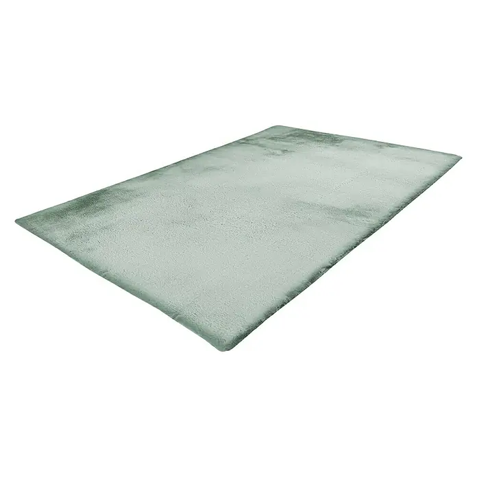 Fellteppich Happy - Jade, 150 x 80 cm, 100 % Polyester (Flor) - Ein rechteckiger, hellgrüner Teppich mit weicher Textur ist auf einem schwarzen Hintergrund dargestellt. Der Teppich wirkt flauschig und einladend.
