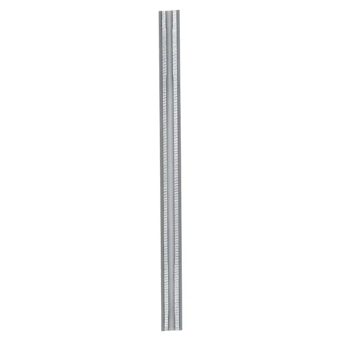 Bosch Cuchilla para cepilladora GHO 12V-20 - 56 mm, Específico para: Cepilladora a batería GHO 12V-20 de Bosch Professional - Esta imagen presenta un perfil detallado de una columna plateada con estrías marcadas que realzan un diseño elegante y escultórico.