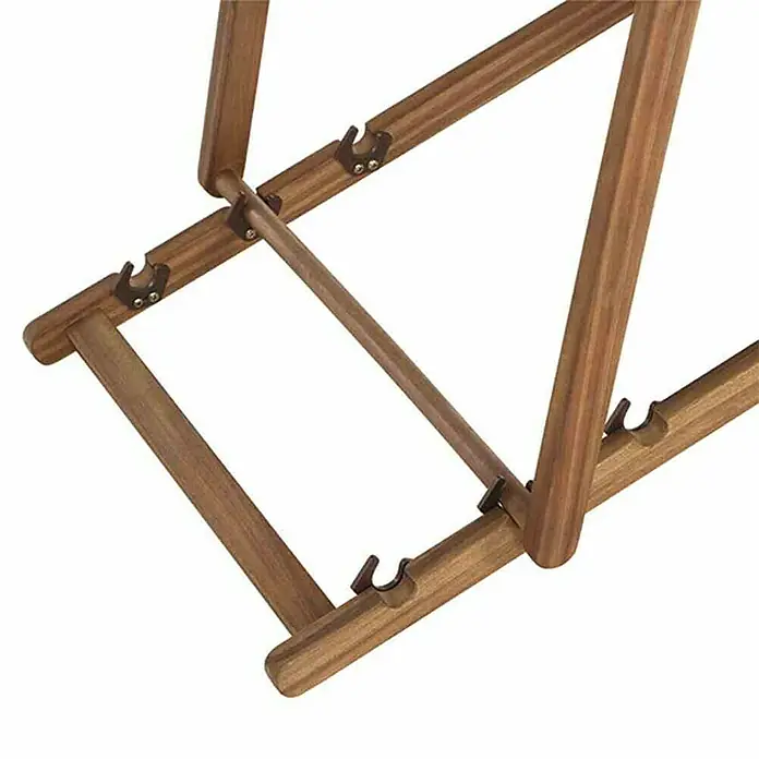 Siena Garden Garten-Liegestuhl Aviro - Grün - Nahaufnahme eines hölzernen Liegestuhlrahmens mit Metallbeschlägen, der die Konstruktion und Handwerkskunst hervorhebt.