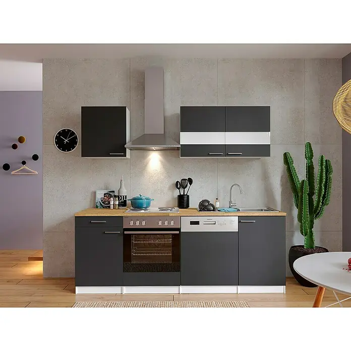 Respekta Singleküche Malia - Breite: 220 cm, Grau, Dekor Arbeitsplatte: Holzoptik, Volumen Backofen: 60 l - Eine moderne Küche mit grauen Schränken, einer Spüle und einem Herd unter einer Dunstabzugshaube, ergänzt durch Dekor wie Kaktus und Uhr.