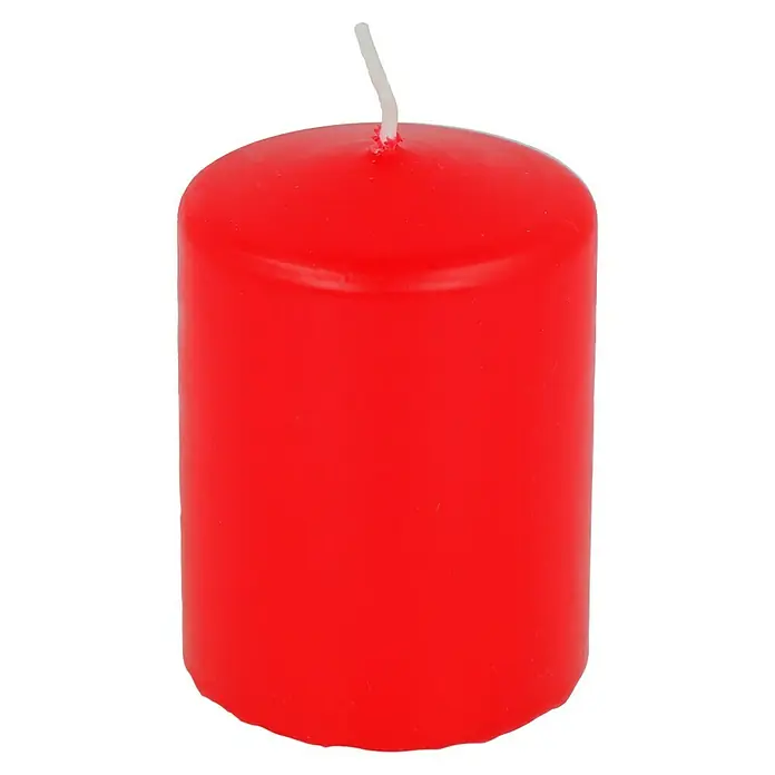 Stumpenkerzen-Set Safe - 4 Stk., Ø x H: 6 x 8 cm, Rubinrot - Rote Stumpenkerze mit einem weißen Docht. Die Kerze ist zylindrisch und hat eine glatte, glänzende Oberfläche, ideal für stimmungsvolle Beleuchtung.