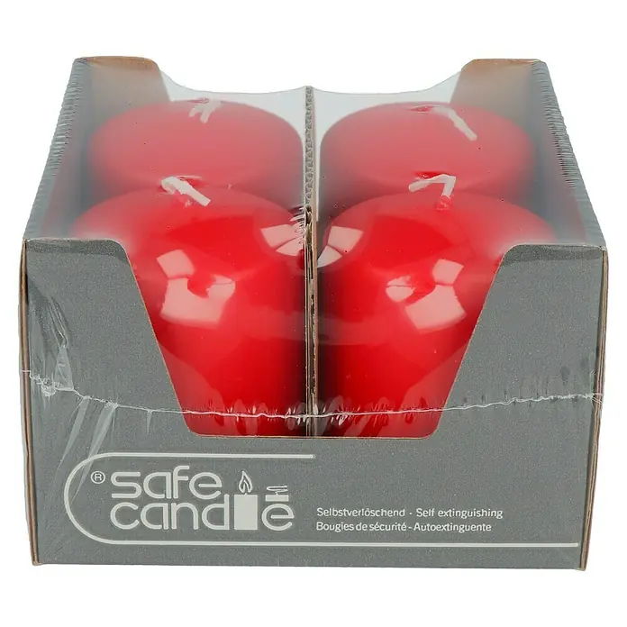 Stumpenkerzen-Set Safe - 4 Stk., Ø x H: 6 x 8 cm, Rubinrot - Verpackung mit vier roten selbstverlöschenden Safe Candles. Ideal für sichere und stimmungsvolle Beleuchtung im Haus.