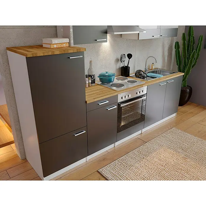 Respekta Küchenzeile Malia - Breite: 270 cm, Grau, Mit Elektrogeräten, Dekor Arbeitsplatte: Holzoptik, Volumen Backofen: 58 l - Das Bild zeigt eine moderne Küchenzeile mit grauen Schränken, einer Holzplatte, einem Kochfeld, einem Ofen und einer Spüle. Sie wirkt kompakt und stilvoll.