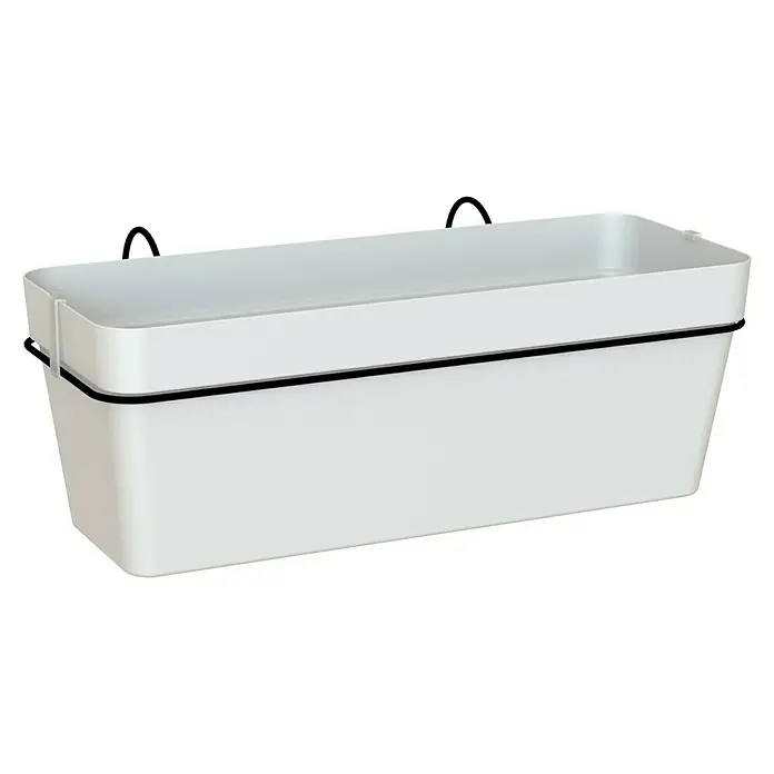Artevasi Capri Geländerkasten - Außenmaß (L x B x H): 50,2 x 28,5 x 20 cm, Kunststoff, Weiß - Ein weißer, rechteckiger Blumenkasten mit schwarzen Aufhängern, ideal für die Anbringung an Geländern oder Zäunen. Praktisch und stilvoll.