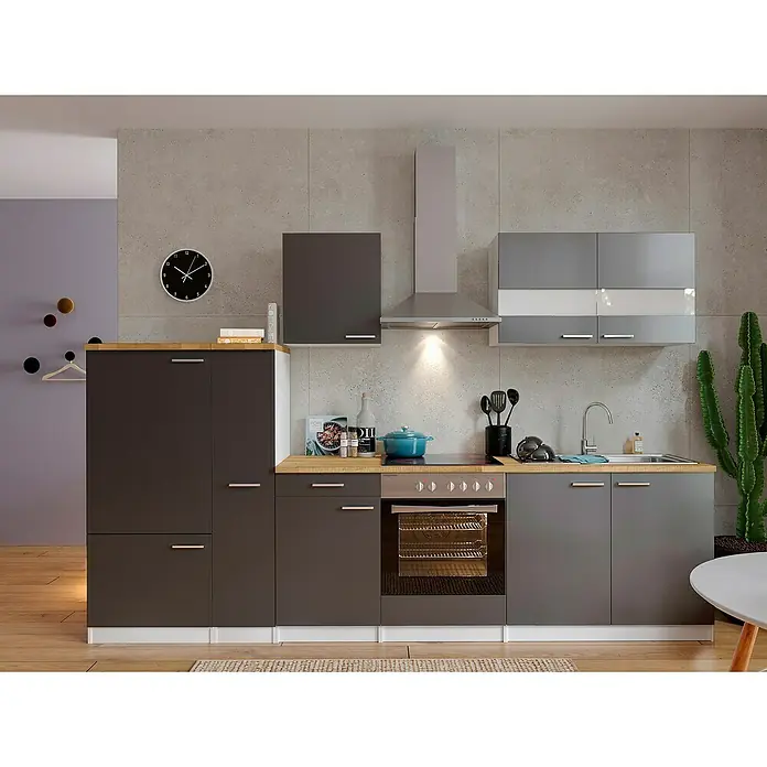 Respekta Küchenzeile Malia - Breite: 300 cm, Grau, Mit Elektrogeräten, Dekor Arbeitsplatte: Holzoptik, Volumen Backofen: 72 l - Küchenaufnahme mit modernen Schränken in Grau und Braun, ergänzt durch Holzarbeitsplatten und einer Edelstahldunstabzugshaube.