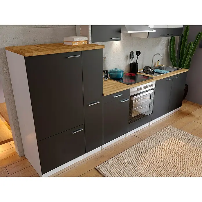 Respekta Küchenzeile Malia - Breite: 300 cm, Schwarz, Mit Elektrogeräten, Dekor Arbeitsplatte: Holzoptik, Volumen Backofen: 72 l - Küchenansicht mit stilvollen, grauen Schränken und hellem Holzarbeitsplattenbereich. Der Blickfang ist eine kompakte Küchenzeile mit Elektroherd.