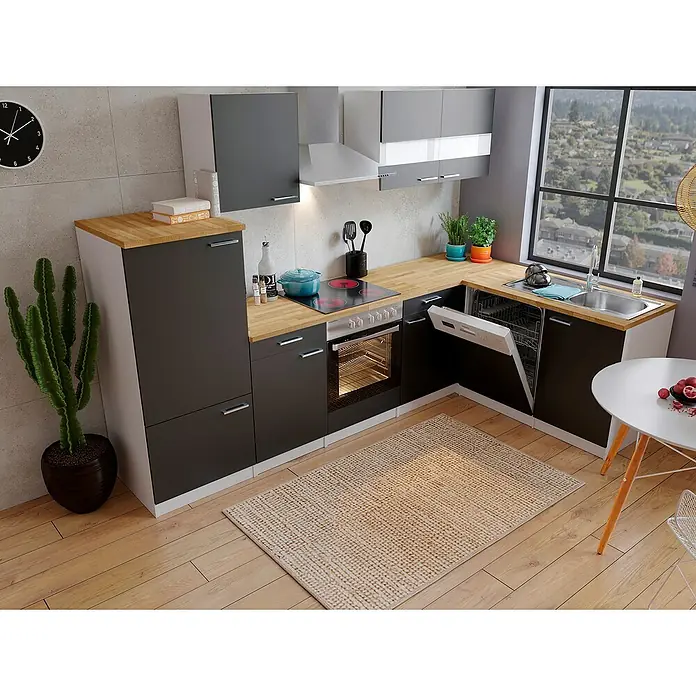 Respekta Winkelküche Malia Typ 3 - B x T x H: 280 x 172 x 200 cm, Schwarz, Mit Elektrogeräten - Eine moderne Küchenzeile mit grauen Schränken, einer Holzarbeitsplatte und einem offenen Geschirrspüler unter einem hellen Fenster.