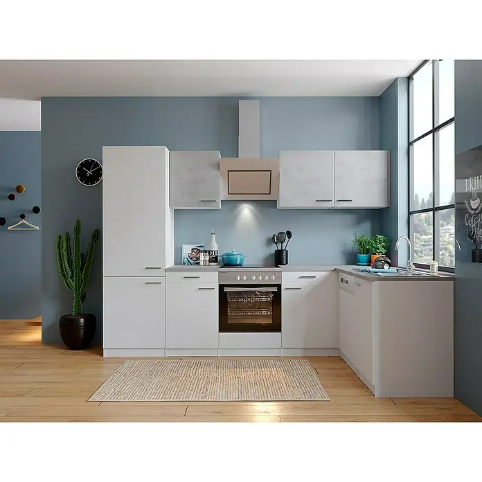 Respekta Winkelküche Malia Typ 1 - B x T: 280 x 172 cm, Weiß/Beton, Mit Elektrogeräten - Moderne Küche mit weißen Schränken, Arbeitsplatte in Grau und einem hellen Teppich auf Holzboden. Die Küche wirkt einladend und funktional.