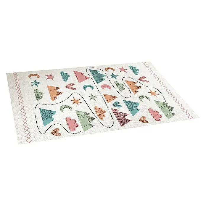 Alfombra de vinilo Croma infantil Scandi Desierto - Multicolor, 150 x 80 cm - Primer plano de una alfombra con motivos de bosque, perfecta para habitaciones infantiles. El diseño lúdico aporta alegría a cualquier espacio.