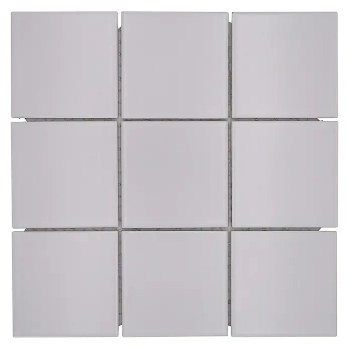 Mosaikfliese Quadrat Uni CQ 105 - 29,8 x 29,8 cm, Weiß, Matt - Nahaufnahme von neun weißen quadratischen Fliesen mit grauen Fugen, die ein sauberes und minimalistisches Design zeigen.
