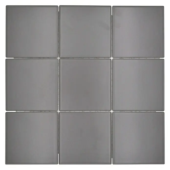 Mosaikfliese Quadrat Uni CQ 115 - 29,8 x 29,8 cm, Grau, Matt - Nahaufnahme von neun grauen quadratischen Glasmosaikfliesen mit glatten Oberflächen, die ein modernes und minimalistisches Design zeigen.