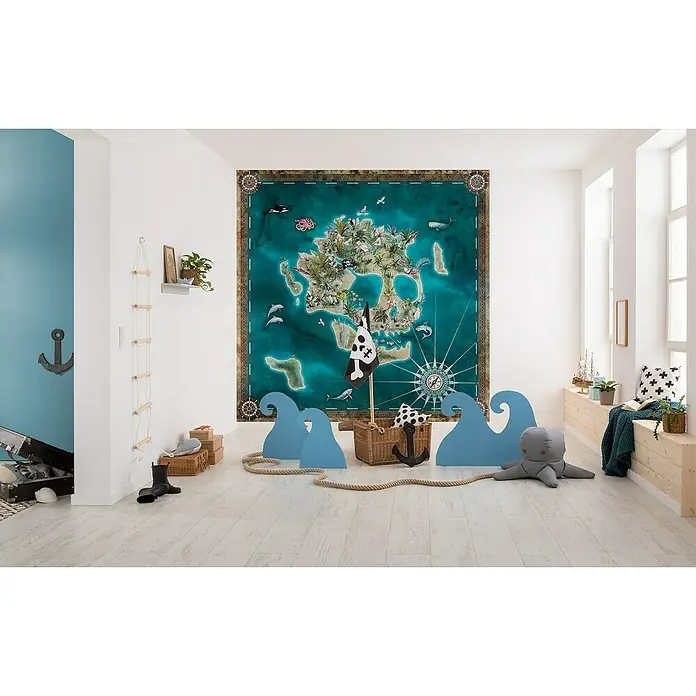 Komar Fototapete Skull Island - B x H: 250 x 250 cm, Vlies - Piratenzimmer-Dekoration mit einer Schädelinsel-Wandtapete, umgeben von Meeresmotiven, die eine fantasievolle und abenteuerliche Atmosphäre schaffen.