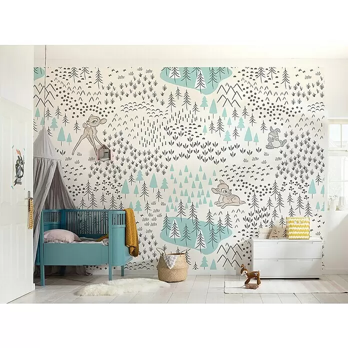 Komar Fototapete Bambi Woodland - B x H: 400 x 280 cm, Vlies - Bambi- und Wald-Tapete im Kinderzimmer mit blauem Kinderbett.