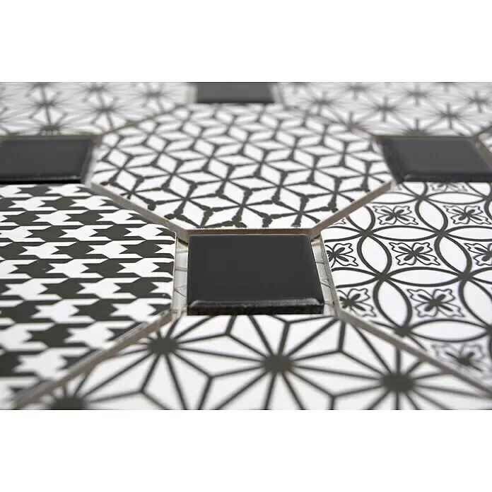 Mosaikfliese Octagon Octa Misto - 30 x 30 cm, Schwarz/Weiß, Glänzend - Schwarz-weiße gemusterte Mosaikfliesen mit geometrischen, Hahnentritt- und Blumenmustern, durchsetzt mit einfarbigen schwarzen Quadraten.